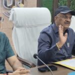 Jaunpur news 15 दिनों में कार्यों के अनुपालन का निर्देश डीएम