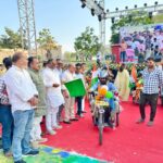 Jaunpur news 10 दिव्यांगजन को विधायक निधि से दिया ट्राई साइकिल