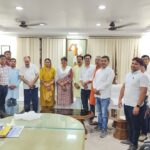 Jaunpur news पूर्वांचल माटी सम्मान पर शिक्षको ने कुलपति को किया सम्मानित