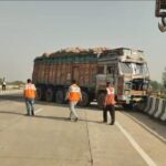 Jaunpur news भीषण सड़क हादसा ट्रेलर और ट्रक की टक्कर में दो की मौत, एक गंभीर