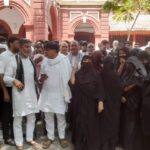 Jaunpur news बिजली संकट पर फूटा लोगों का गुस्सा, महिलाओं-बच्चों संग सड़क पर उतरे मोहल्लावासी