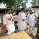 Jaunpur news डेढ़ महीने पहले हुए 4 वर्ष की बालिका के दुष्कर्म व हत्या के मामले में बच्ची के परिजनों से मिले समाजसेवी,