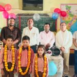 Jaunpur news जौनपुर के प्राथमिक विद्यालय में डिजिटल शिक्षा की नई शुरुआत, स्मार्ट टीवी से पढ़ेंगे बच्चे