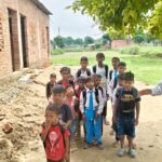 Jaunpur news बच्चों के भविष्य से खिलवाड़ पर सख्ती,टीन शेड में संचालित विद्यालय बंद,