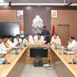 Jaunpur news बरसात में जलभराव और गंदगी पर तत्काल कार्रवाई करें, नगरों में कहीं भी कूड़े का ढेर न दिखे :  मंत्री  ए.के. शर्मा