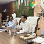 Jaunpur news स्वास्थ्य सेवाओं में लापरवाही पर सख्त डीएम, बिना पंजीकरण अस्पतालों पर कार्रवाई के निर्देश