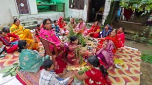 Jaunpur news ललही छठ पर माताओं ने की संतान की लंबी उम्र की कामना