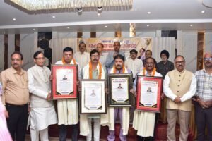 Jaunpur news लायन्स क्लब जौनपुर ने किया शिक्षकों का सम्मान