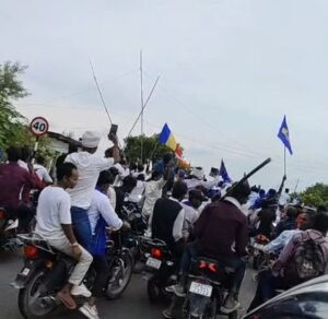 Jaunpur news चन्द्रशेखर रावण की सत्ता परिवर्तन यात्रा में खुलेआम ट्रैफिक नियमों की उड़ती रही धज्जियां