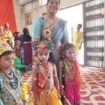 Jaunpur news श्री कृष्ण रुप सज्जा प्रतियोगिता में नौनिहालोंनेराधा कष्ण के मनमोहक रुप के दर्शन कराये