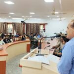 Jaunpur news मानसिक परेशानी में चुप न रहें, बात करें और मदद लें