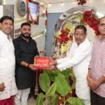 Jaunpur news समाजसेवियों व पत्रकारों को मुंबई में उद्योगपति बन्धुओ ने किया सम्मानित