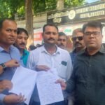 Jaunpur news सेवाओं की अनिश्चितता तथा बौद्धिक मजदूरी से बेहाल असिस्टेंट प्रोफेसर, शिक्षक कैशलेस चिकित्सा योजना का कर रहे बहिष्कार