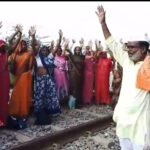 Jaunpur news जरौना हाल्ट पर रेल यात्रियों का प्रदर्शन, रायबरेली एक्सप्रेस के ठहराव की उठी मांग