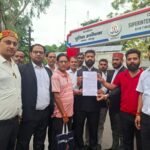 Jaunpur news अधिवक्ता की जमीन पर जबरन कब्जे का आरोप, एसपी से मिले दीवानी अधिवक्ता संगठन के सदस्य