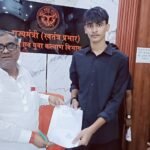 Jaunpur news जोनल क्रिकेट टूर्नामेंट में धांधली का आरोप, जौनपुर के खिलाड़ी ने खेल मंत्री को सौंपा ज्ञापन।