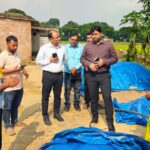 Jaunpur news मशरूम उत्पादन कार्य में लगी महिलाओं का सीडीओ ने बढ़ाया हौसला