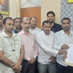 Jaunpur news 29334 गणित/विज्ञान के शिक्षकों ने पदोन्नति प्रकरण को लेकर बीएसए जौनपुर को सौंपा गया ज्ञापन