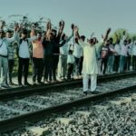 Jaunpur news जरौना-भन्नौर में ट्रेन ठहराव की मांग को लेकर प्रदर्शन